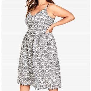NWT City Chic Daisy Dress, Size 18, Medium